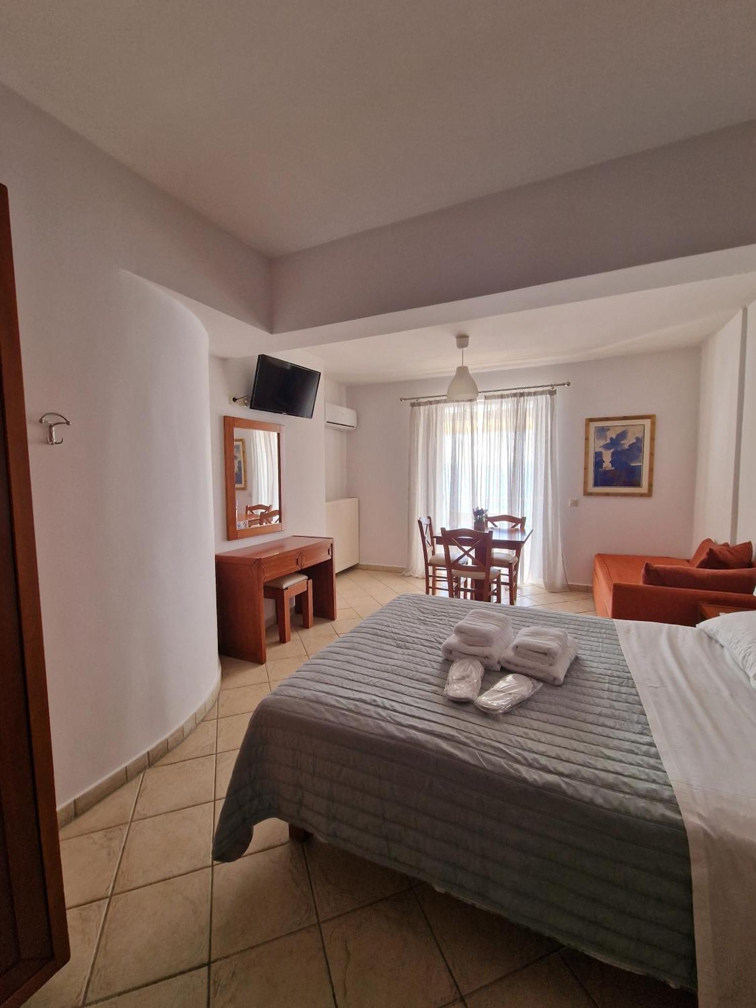 Aparthotel Porto Xronia Khrónia Exterior foto